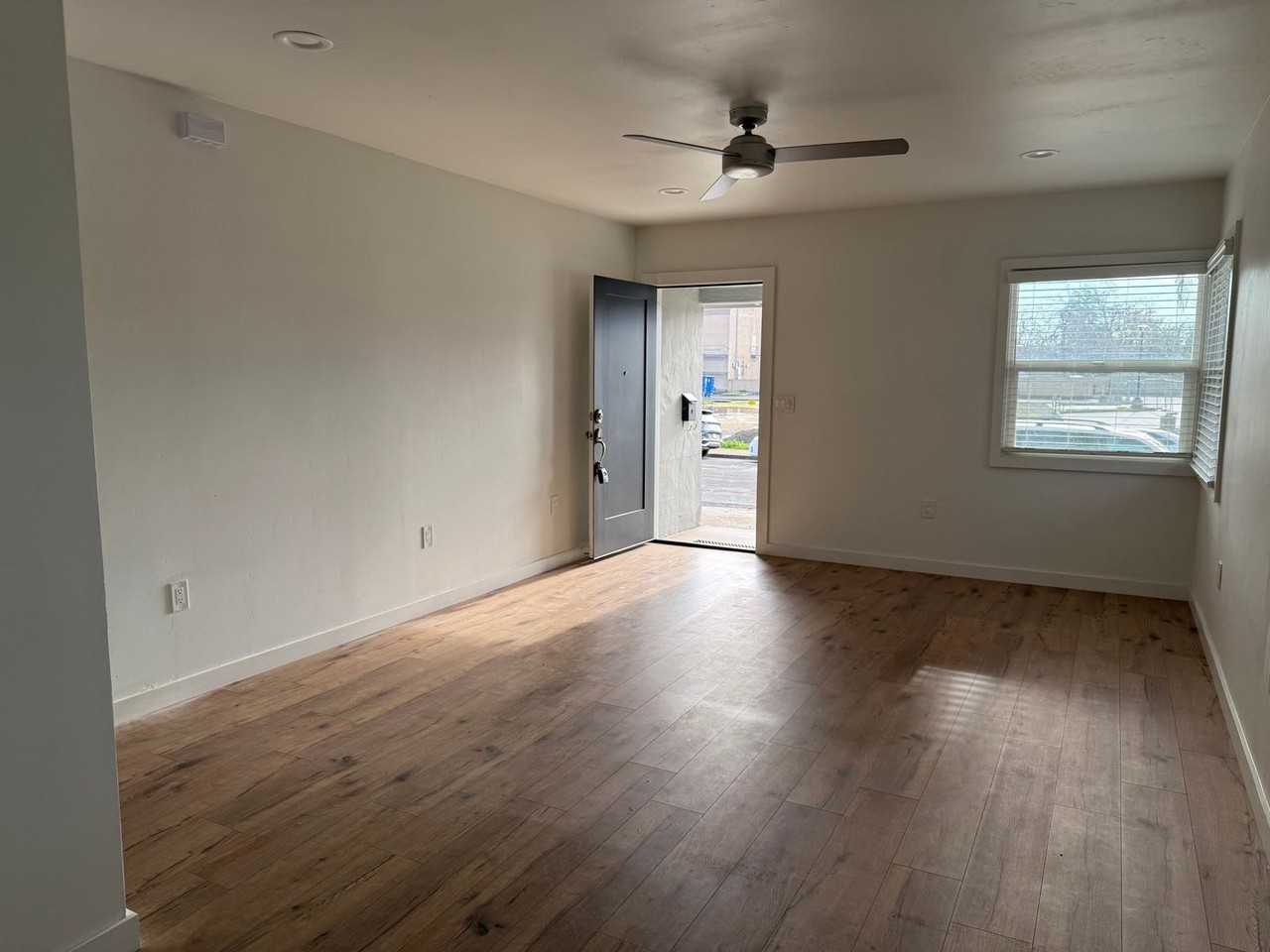 4031 4031/4033 Miller Way - 4031 Miller Way - Photo 5 of 13