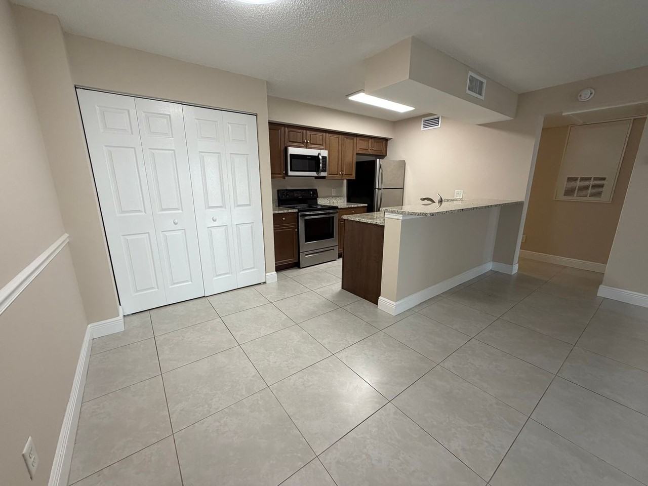 5307 Summerlin Rd - Photo 4 of 23