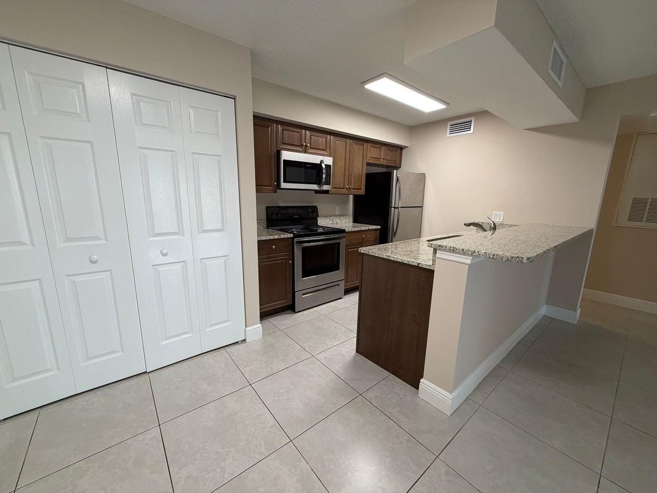 5307 Summerlin Rd - Photo 5 of 23