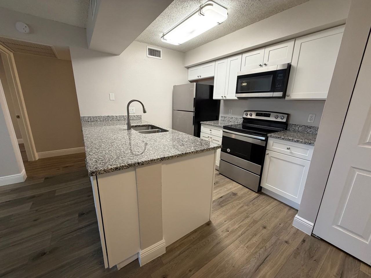 5307 Summerlin Rd - Photo 5 of 23