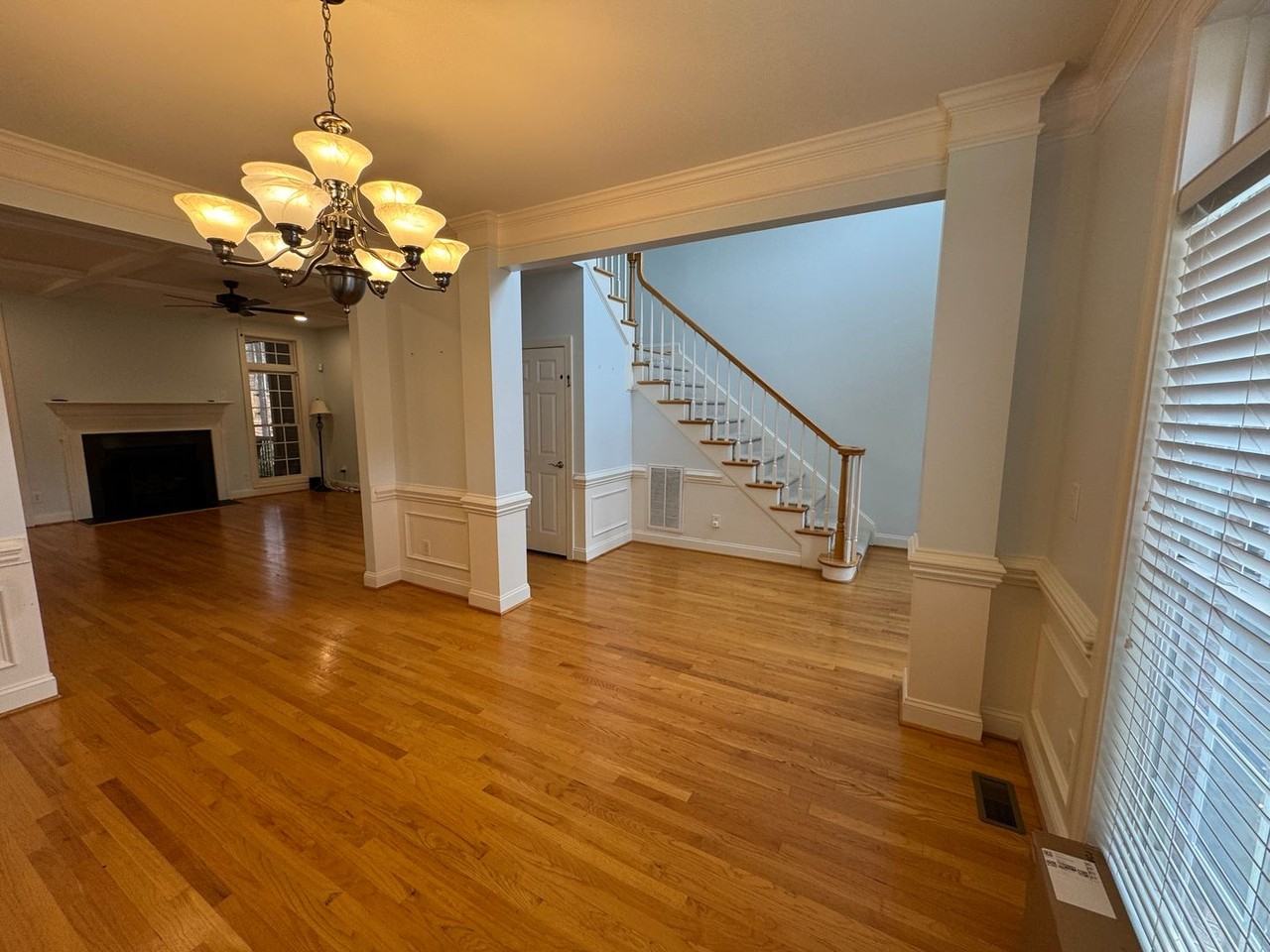 112 Silvercliff Dr - Photo 3 of 37