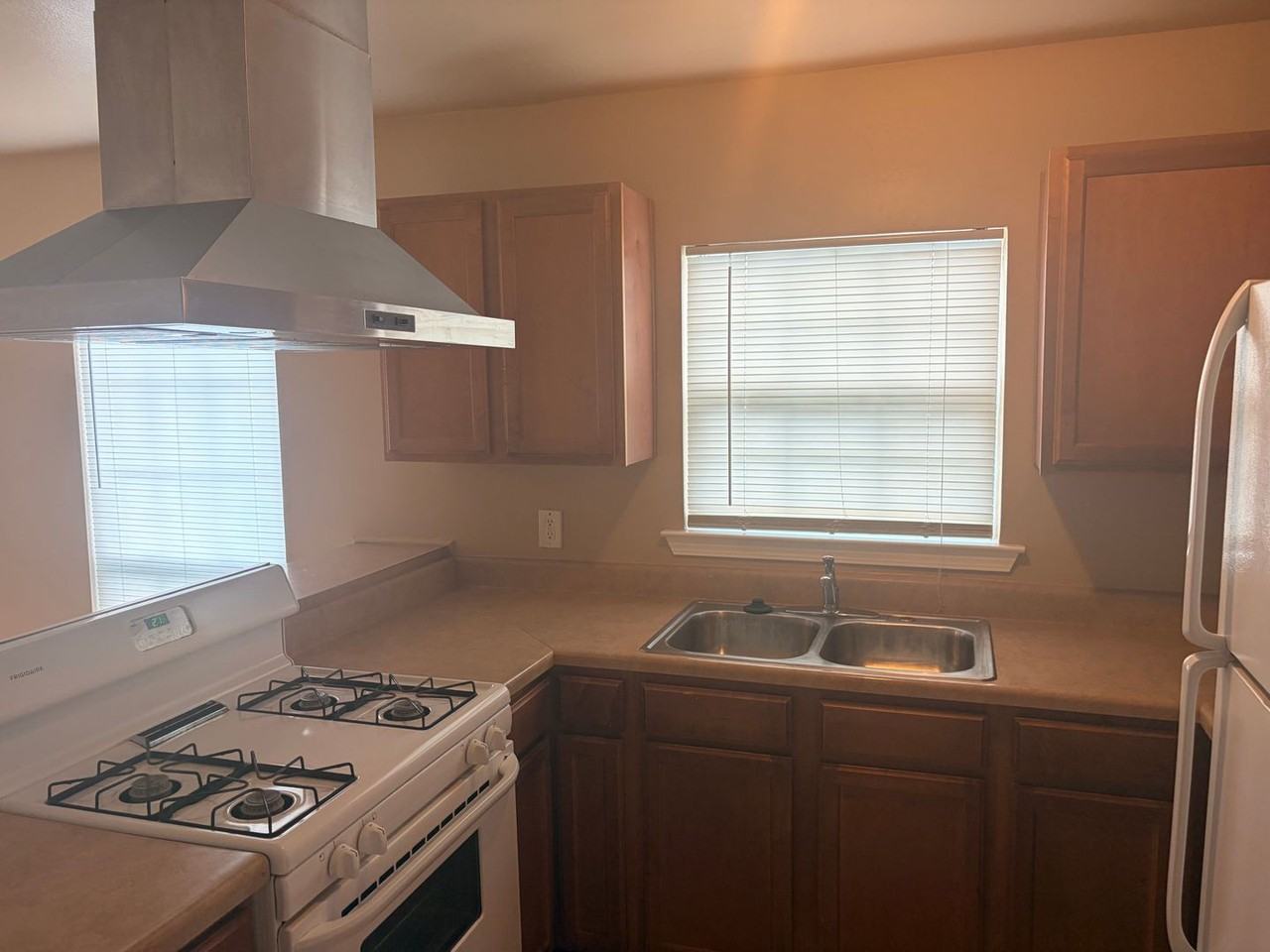 1806 Egania St - Photo 3 of 11