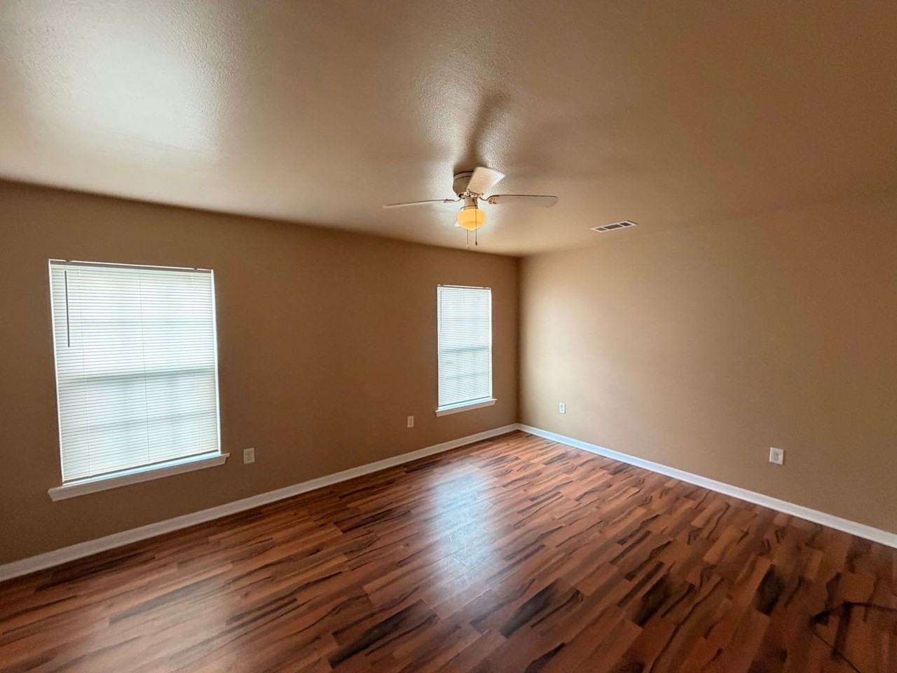 1806 Egania St - Photo 4 of 11