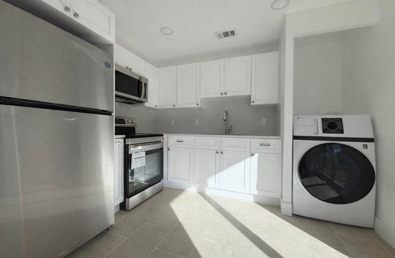 736 Neil Rd - Photo 2 of 11