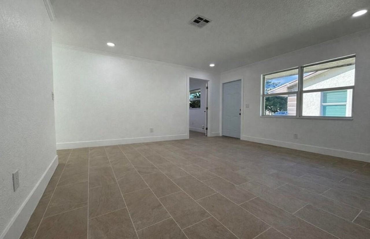 736 Neil Rd - Photo 3 of 11