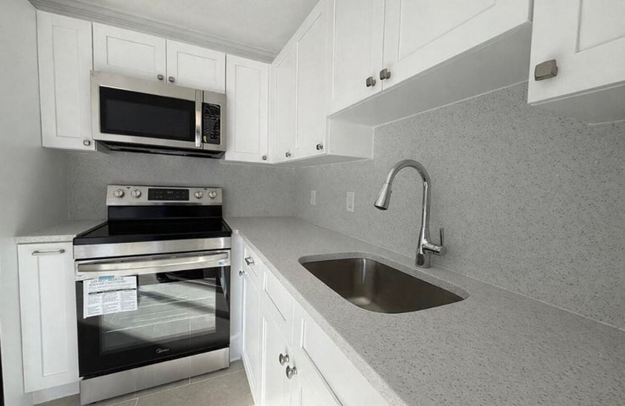 736 Neil Rd - Photo 4 of 11