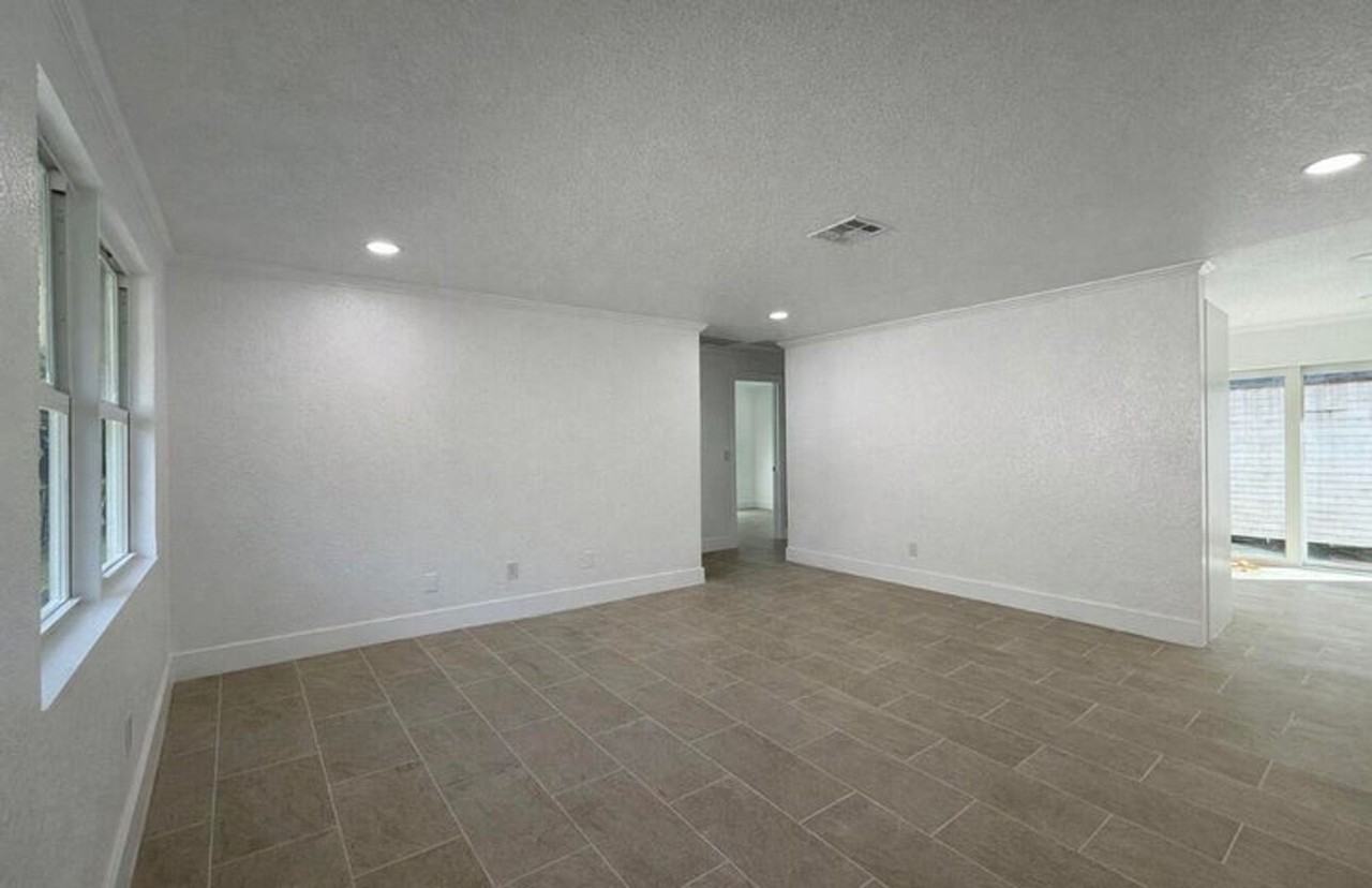 736 Neil Rd - Photo 5 of 11