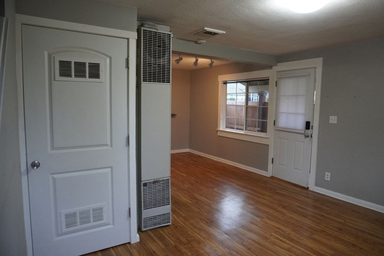 3708 E 13th St - Photo 3 of 12