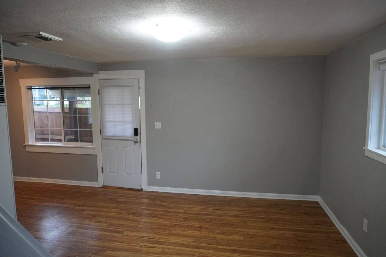 3708 E 13th St - Photo 5 of 12