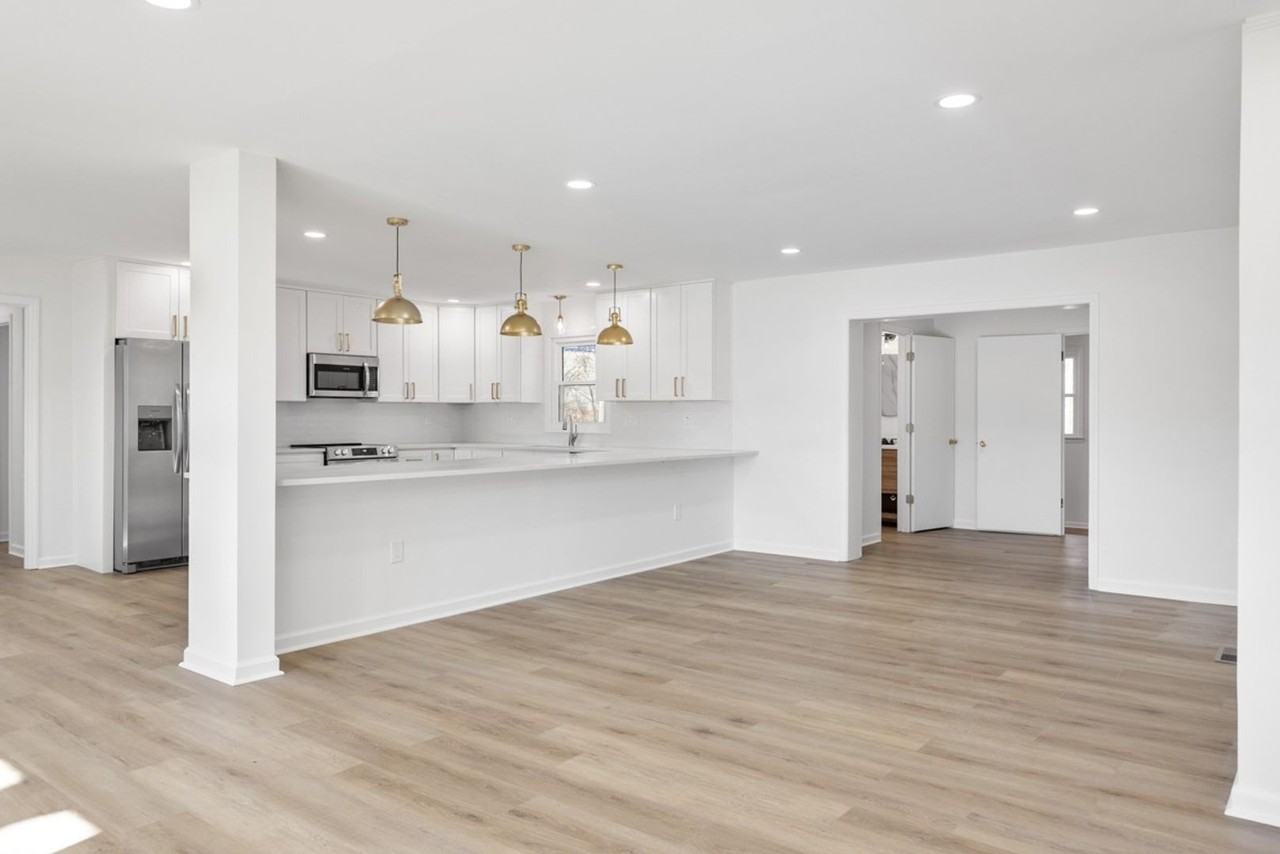 201 Porter Cir - Photo 3 of 32