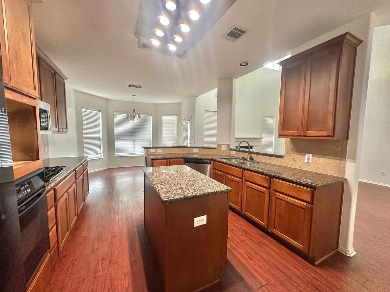 2509 Pumpkin Ridge Ct - Photo 7 of 24