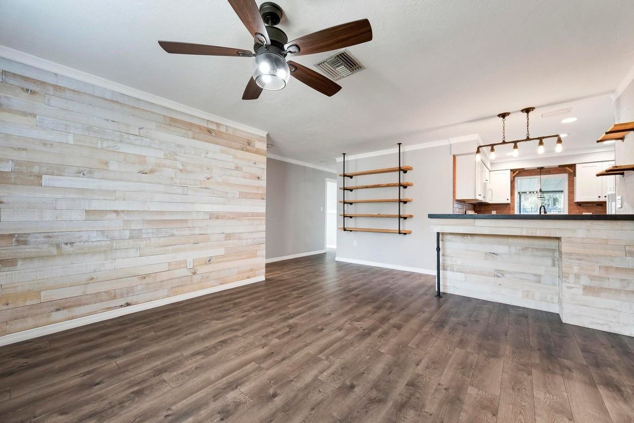 3372 Tyne Ln - Photo 4 of 30