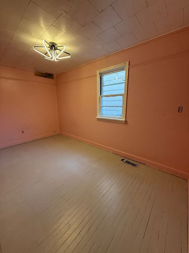 1360 Pennsylvania Ave - Photo 3 of 3