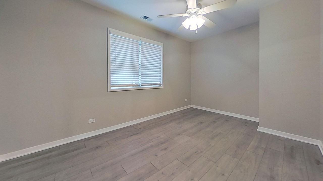 739 W Briar Pl #1R - Photo 5 of 7