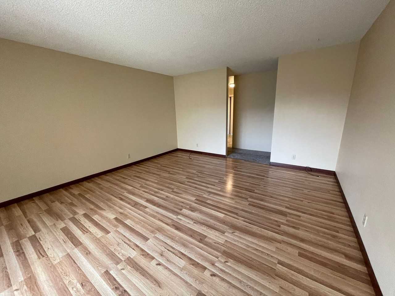 463 Nw Cecil Ave - Photo 2 of 10