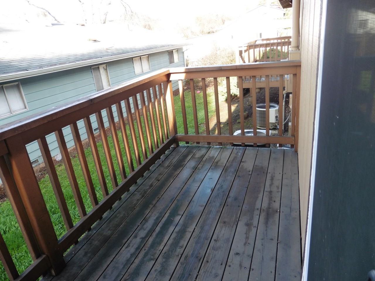 463 Nw Cecil Ave - Photo 6 of 10