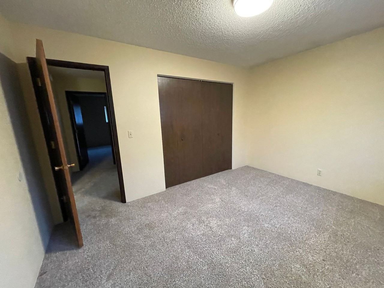 463 Nw Cecil Ave - Photo 7 of 10