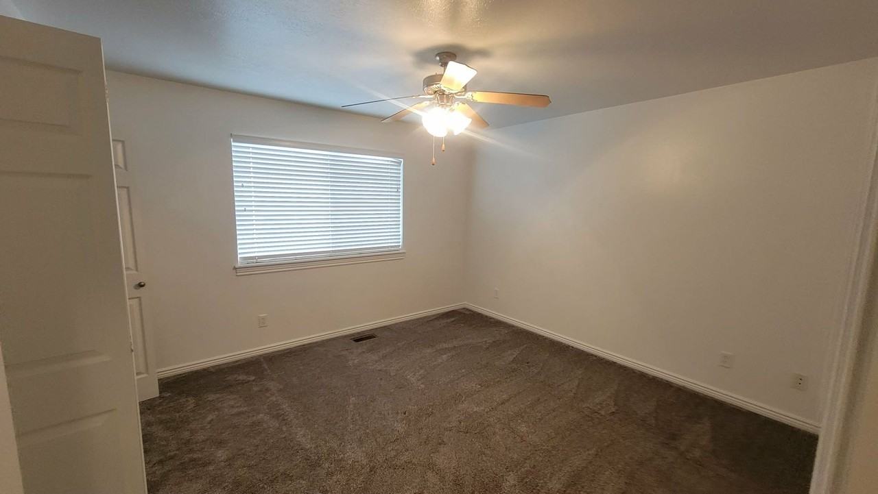 735 N 200 E - Photo 7 of 9