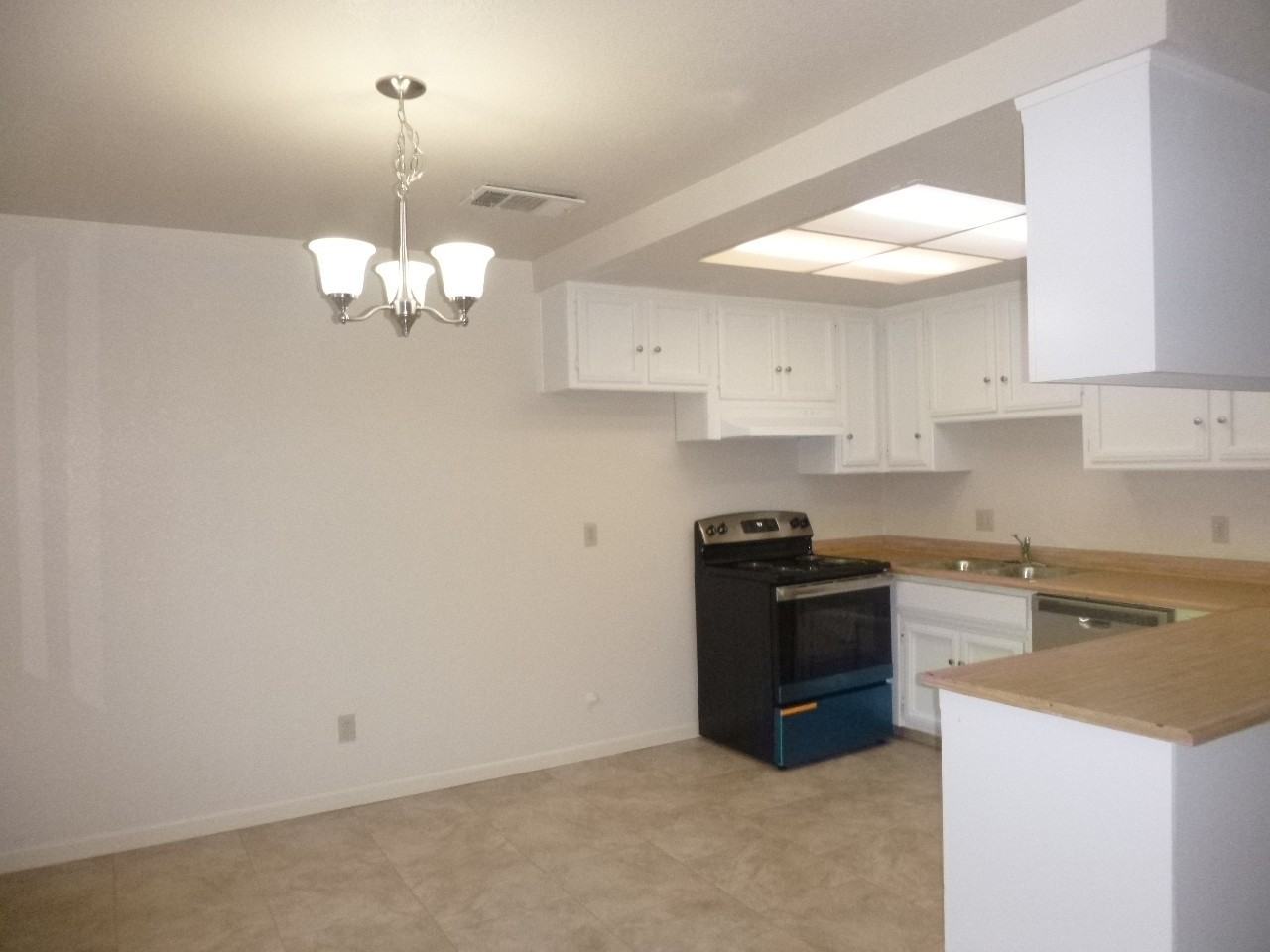 3355 San Mateo Ct - Photo 3 of 10