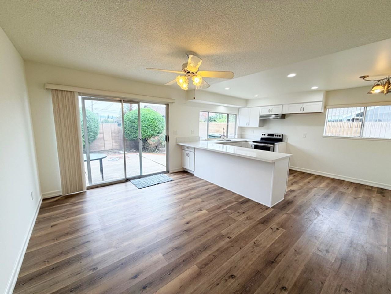 715 S Oakstone Way - Photo 4 of 12