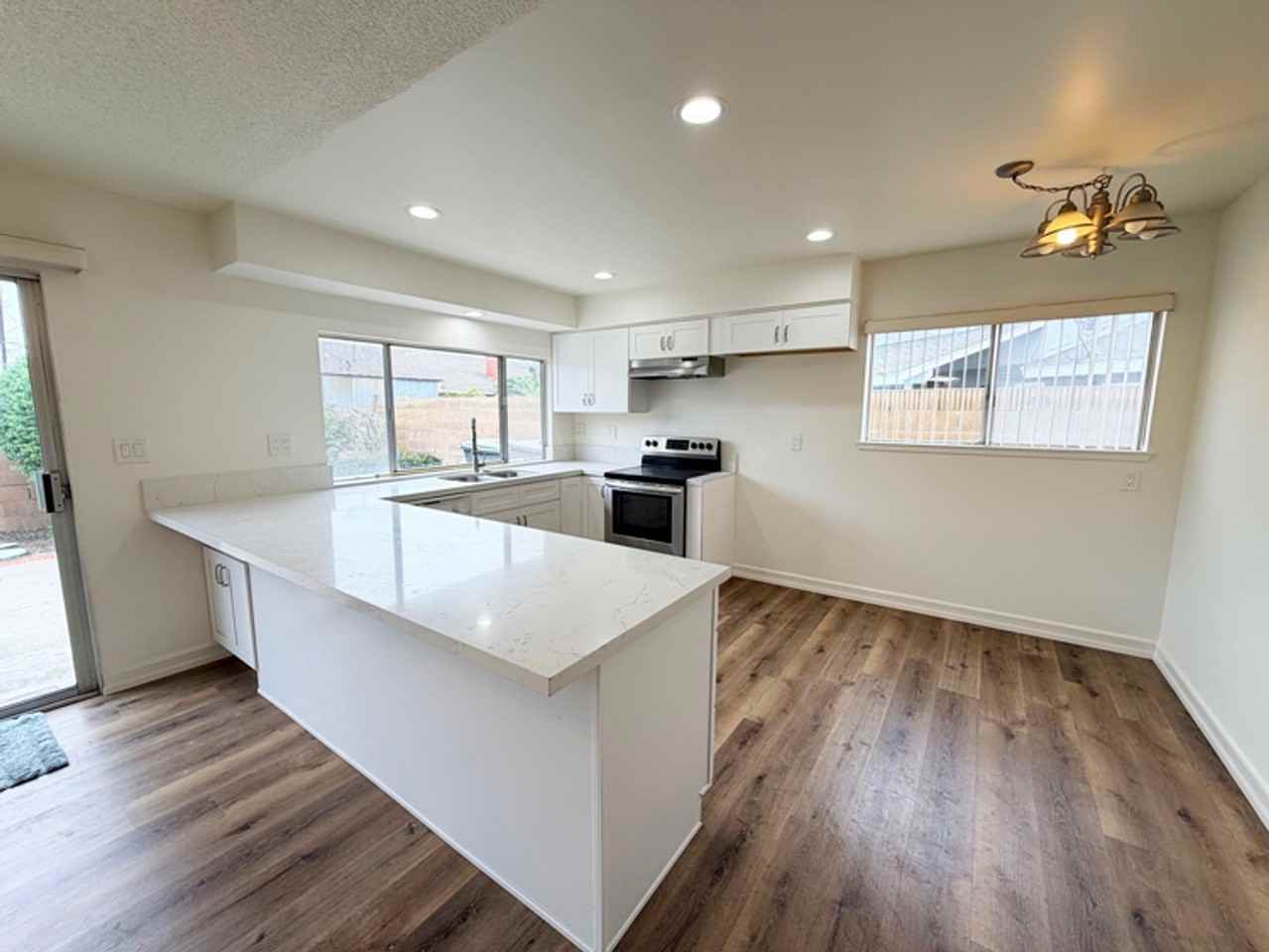 715 S Oakstone Way - Photo 5 of 12