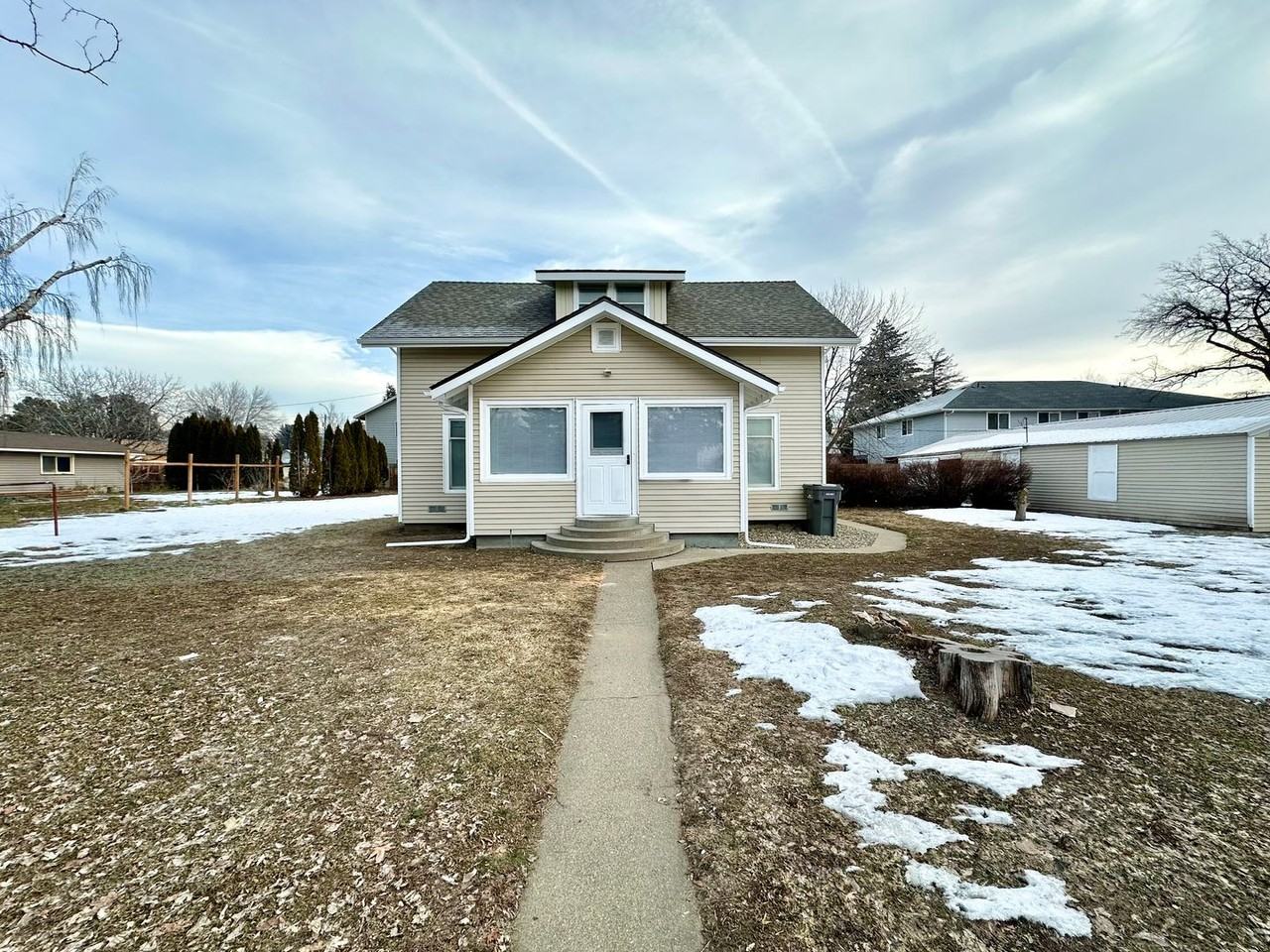 610 S Pine St - Photo 2 of 36