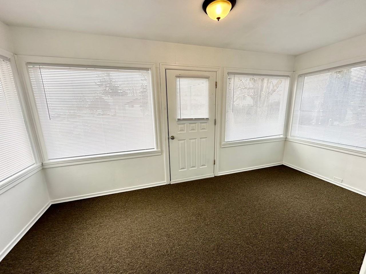 610 S Pine St - Photo 3 of 36