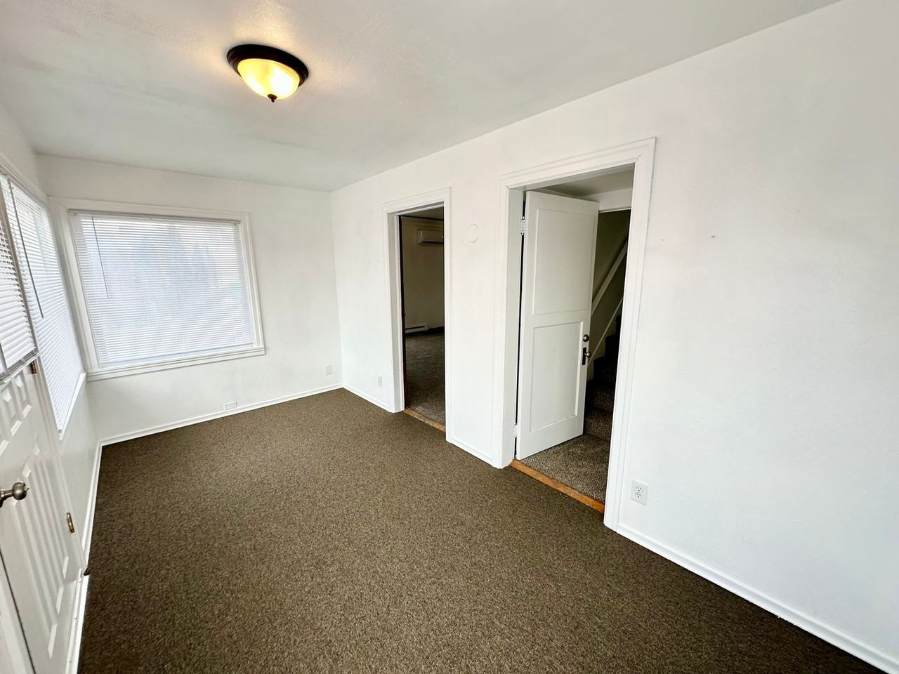 610 S Pine St - Photo 4 of 36