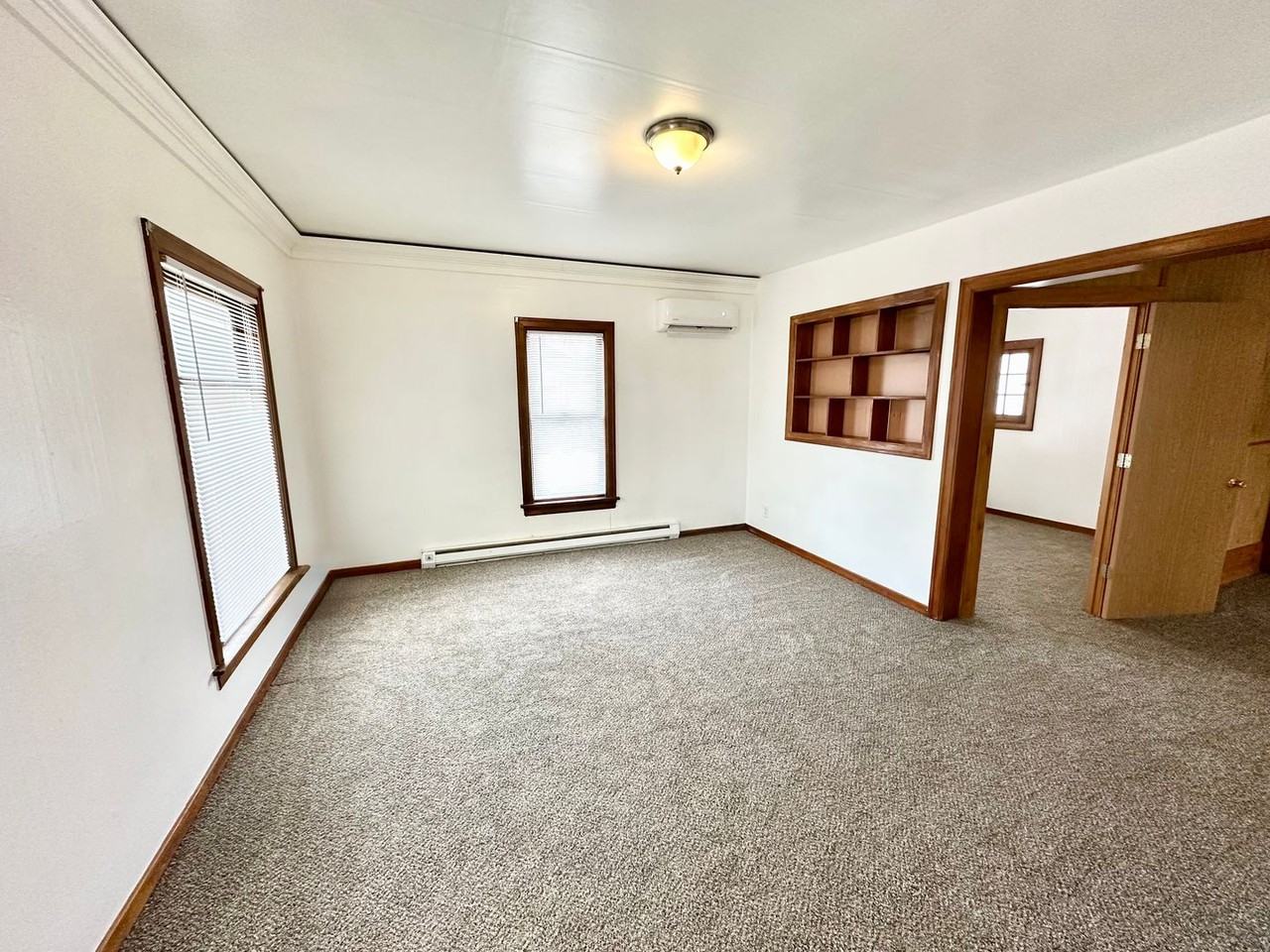 610 S Pine St - Photo 5 of 36