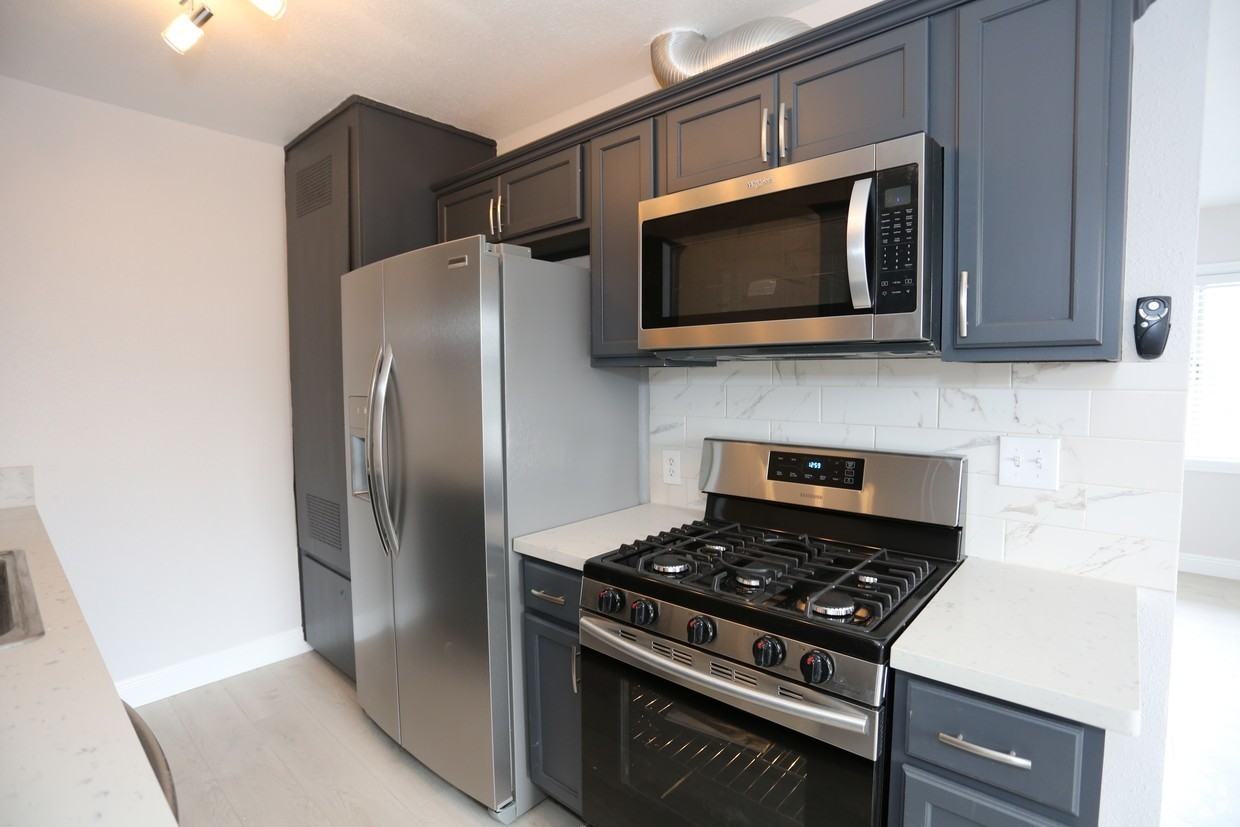 10227 S. 10th Ave. - Photo 2 of 31