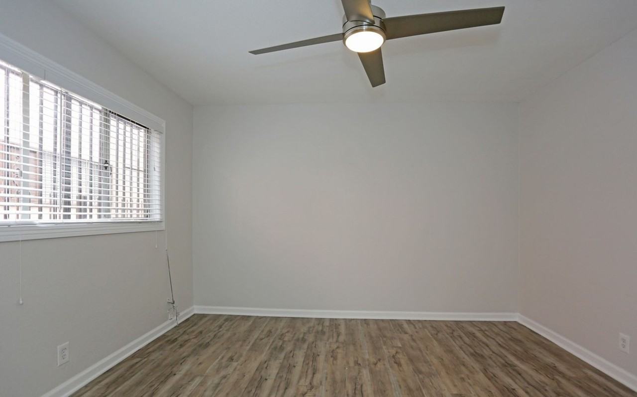 10227 S. 10th Ave. - Photo 7 of 31