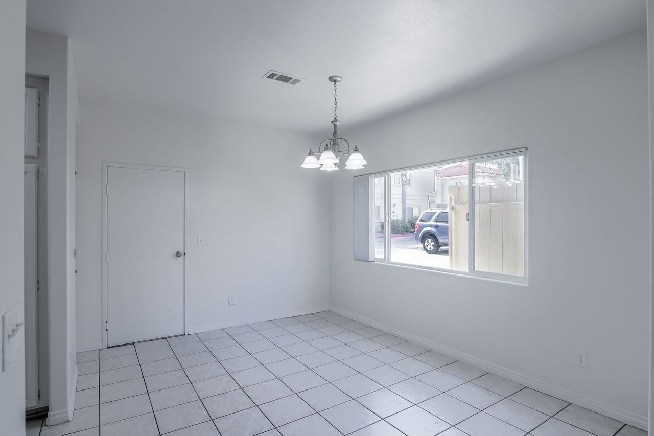 242 Kennedy St #7 - Photo 4 of 21