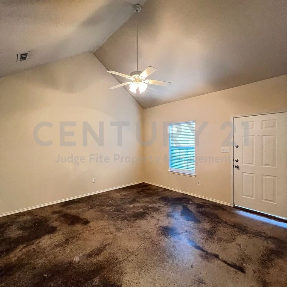 102 Lindas Creek Ln - Photo 3 of 11