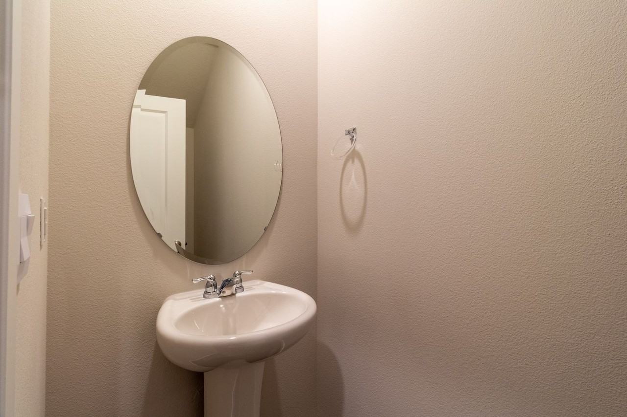 11507 Ne 126th Ave - Photo 3 of 16