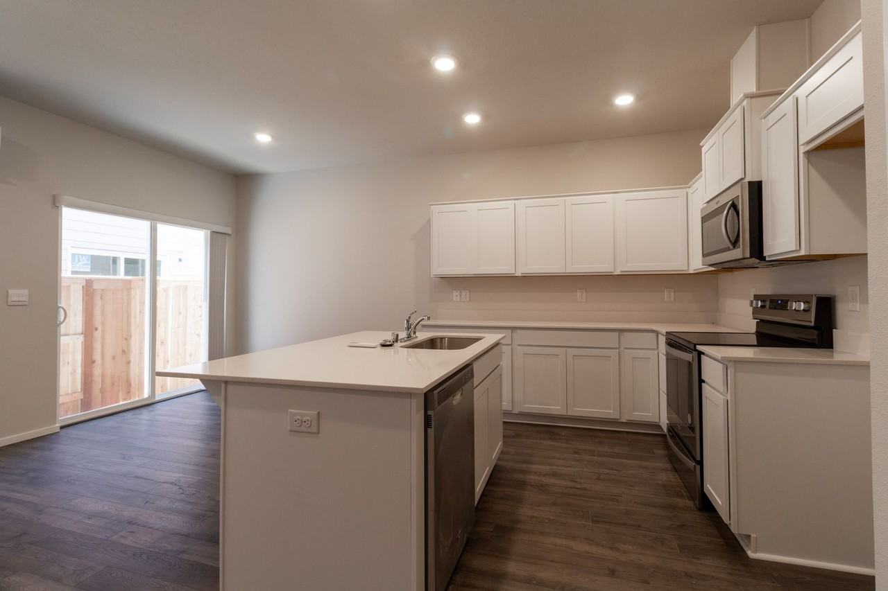 11507 Ne 126th Ave - Photo 5 of 16