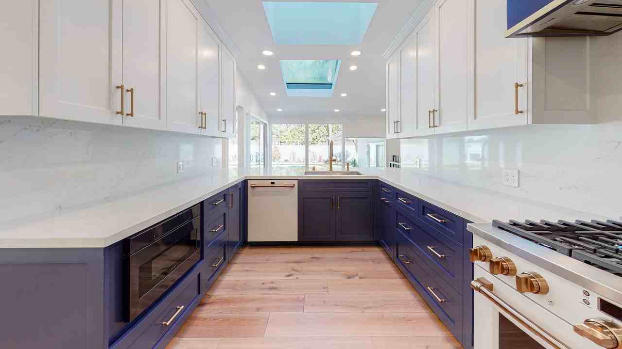 11165 Valley Spring Ln - Photo 3 of 50