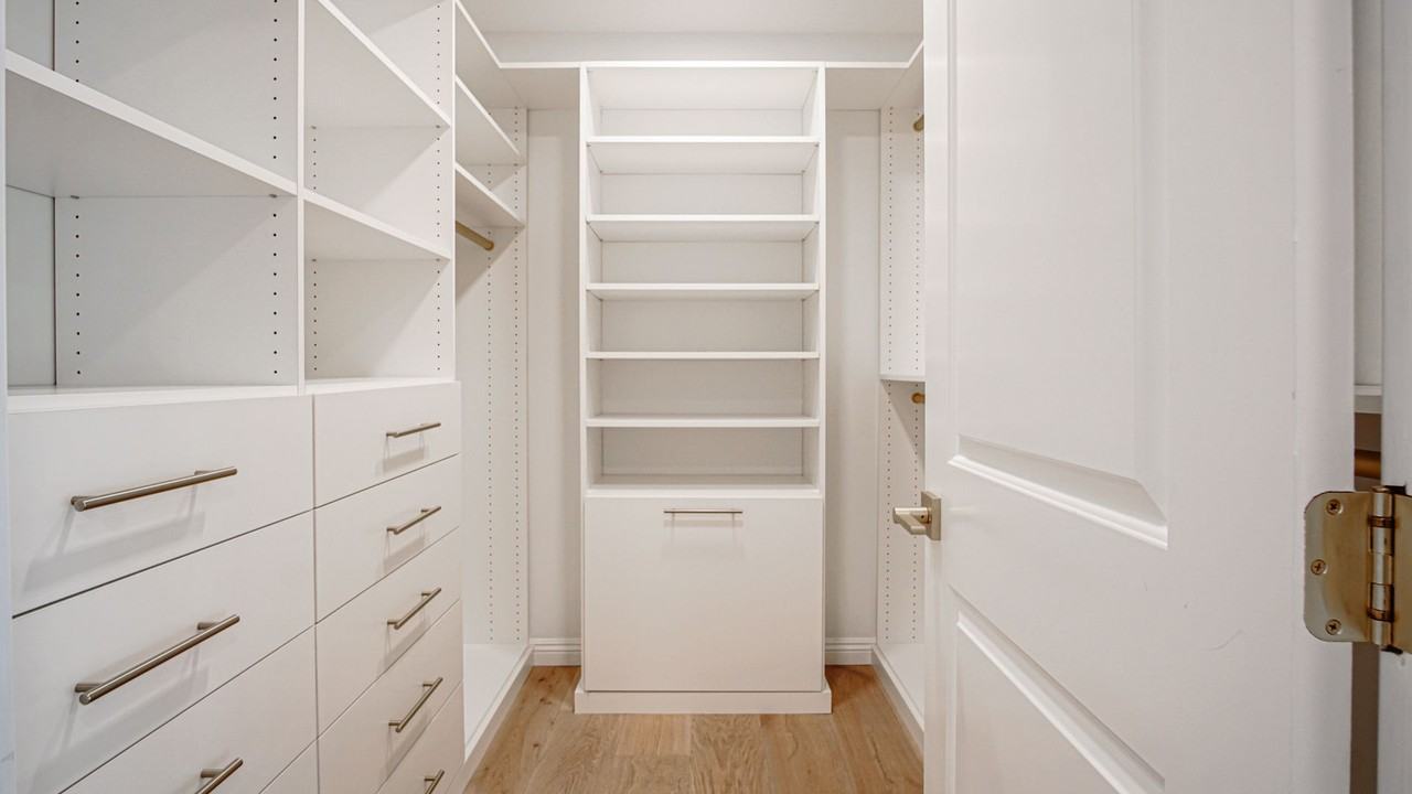 11165 Valley Spring Ln - Photo 7 of 50