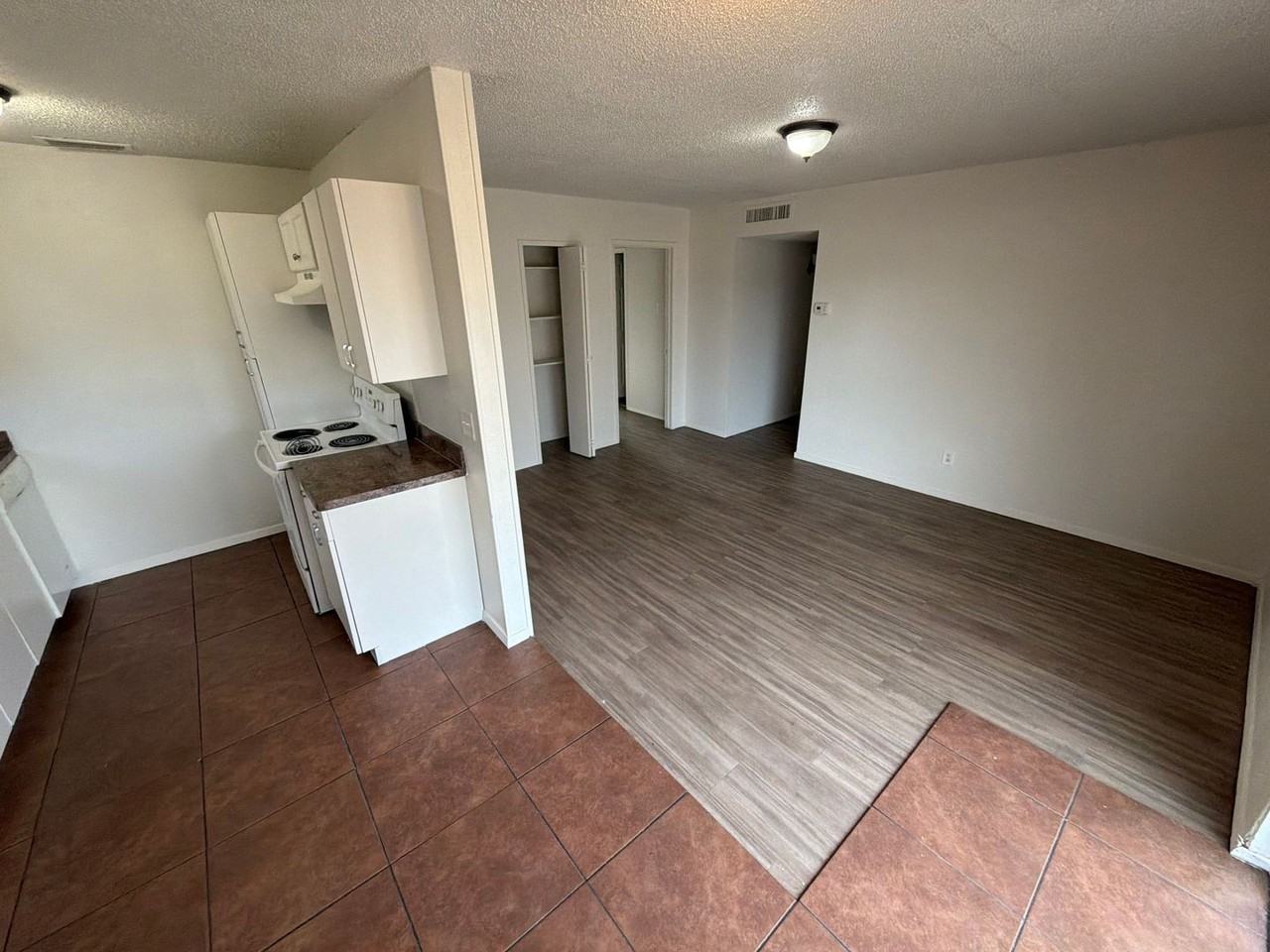 318 Glendale Dr - Photo 6 of 14