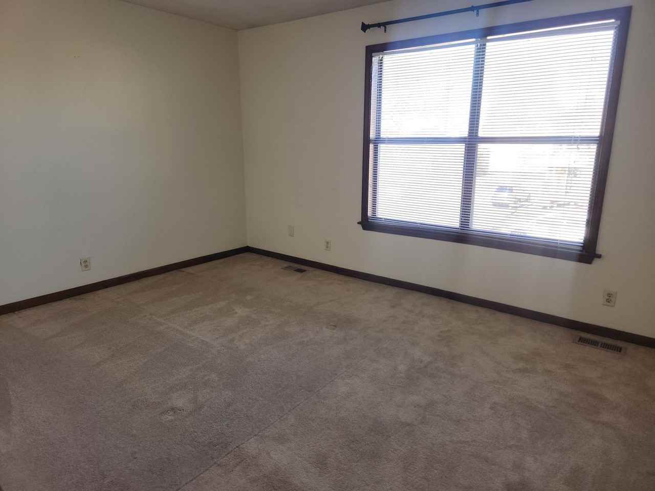 211 Greenbrier Ave - Photo 6 of 8