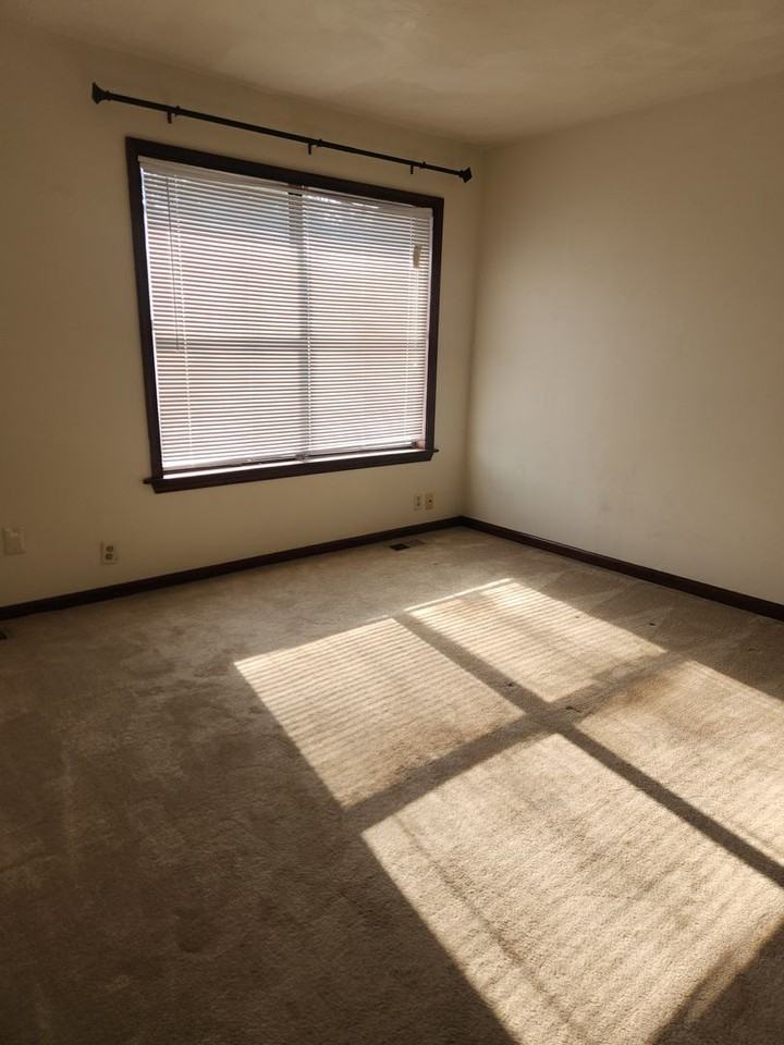 211 Greenbrier Ave - Photo 7 of 8