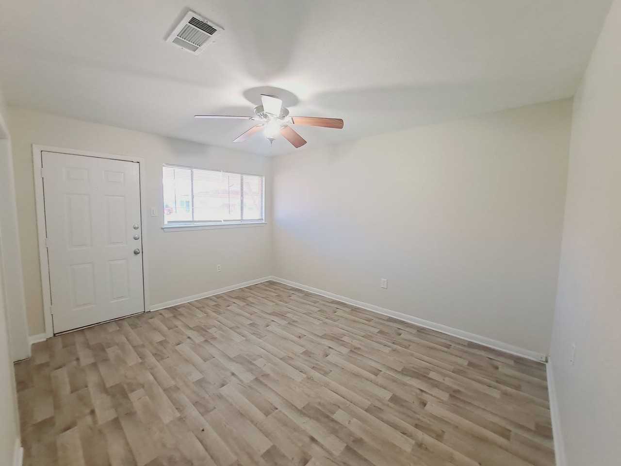 8848 Kate St - Photo 3 of 17