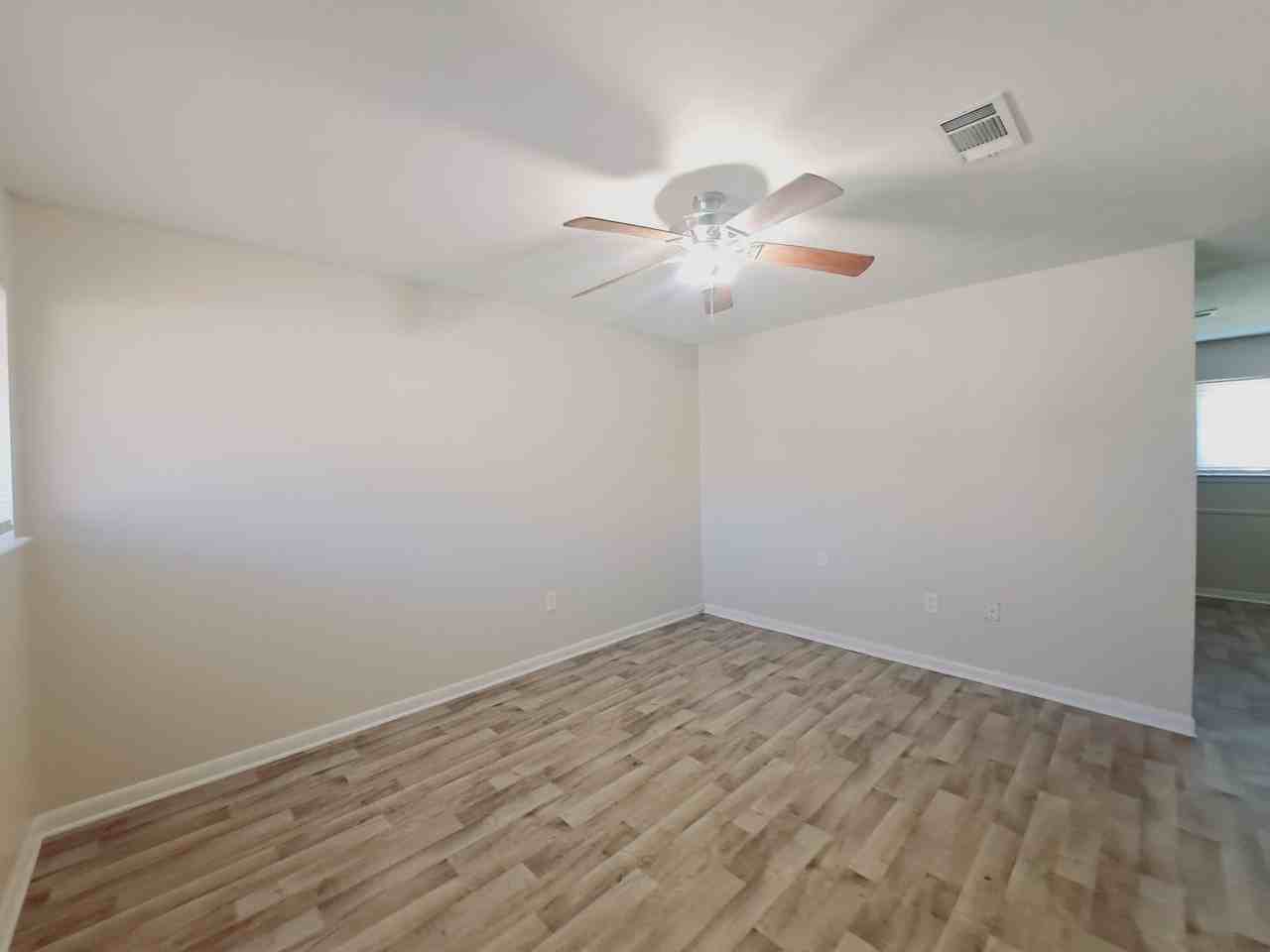 8848 Kate St - Photo 4 of 17