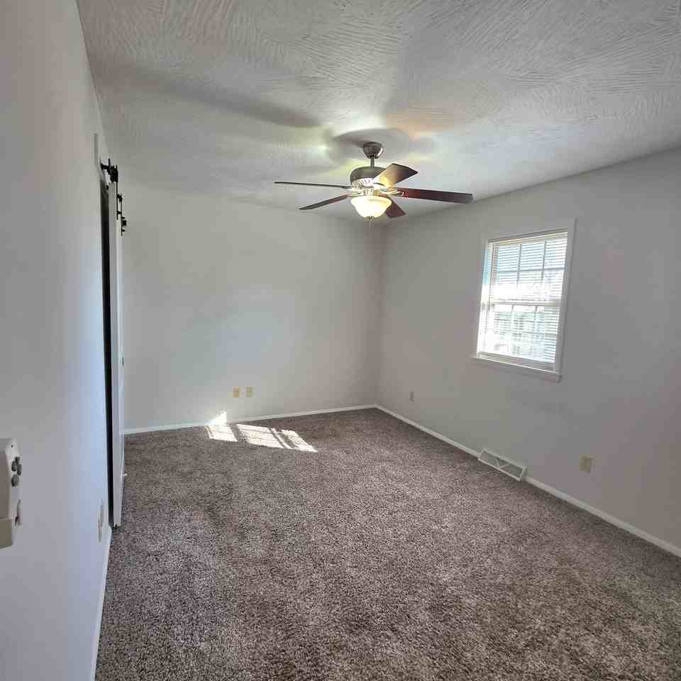 808 E Cambridge St - Photo 7 of 17