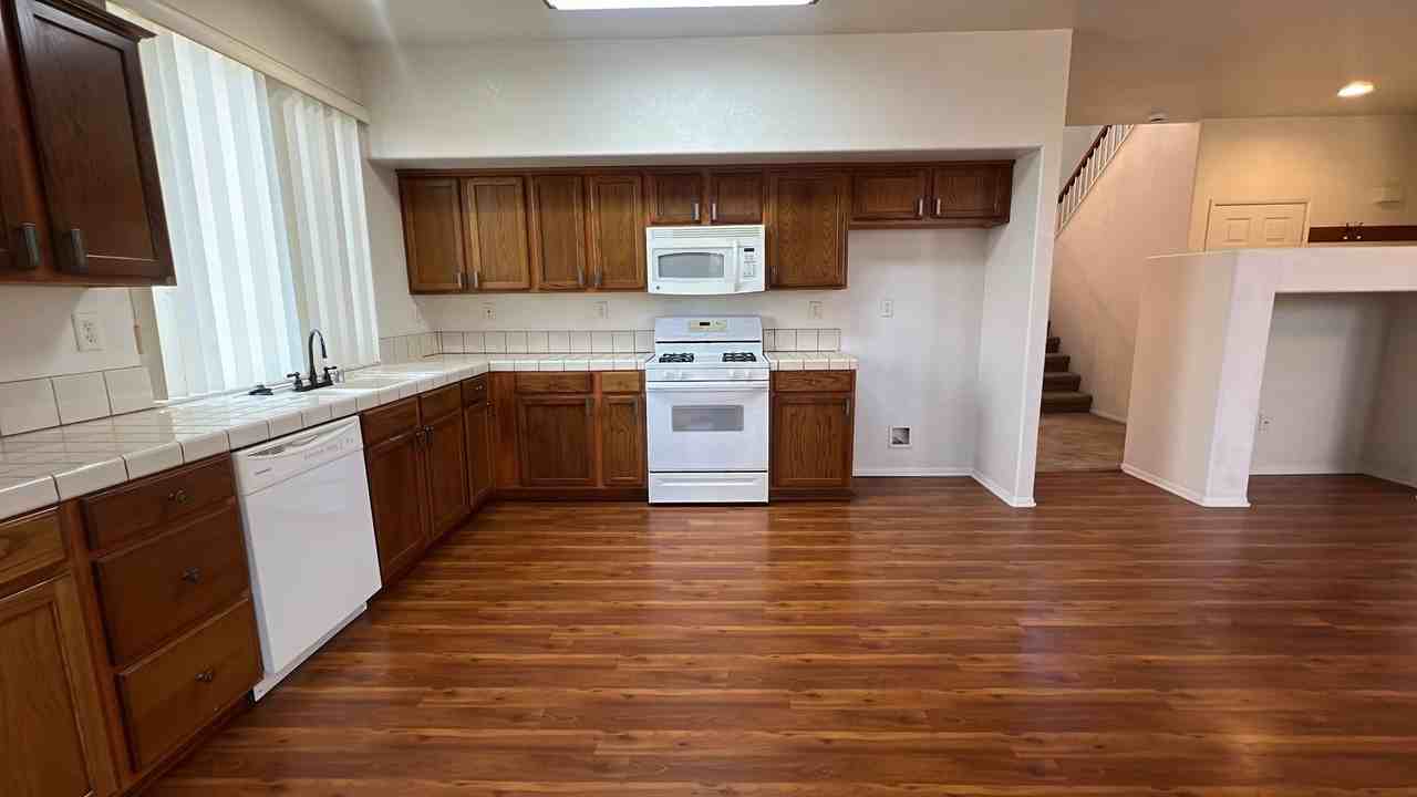 43108 Fenner Ave - Photo 5 of 30