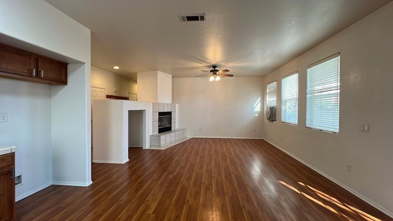 43108 Fenner Ave - Photo 7 of 30