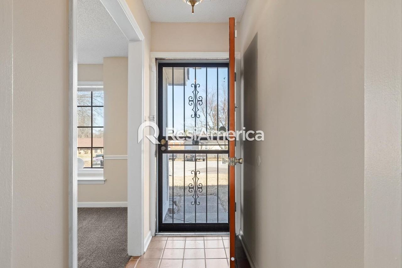 3955 Seawind Cv - Photo 4 of 26