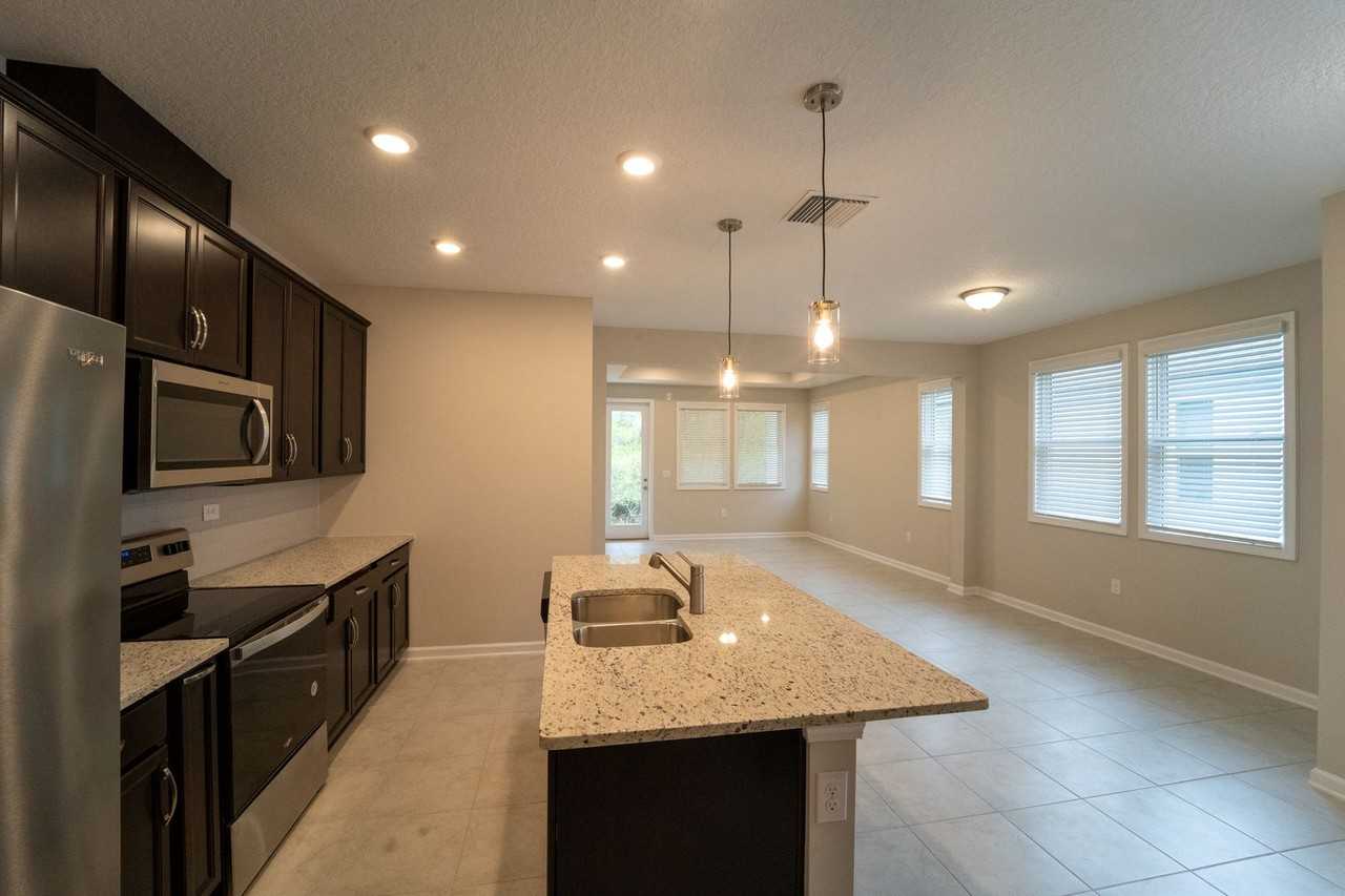 298 Modesto Dr - Photo 4 of 28