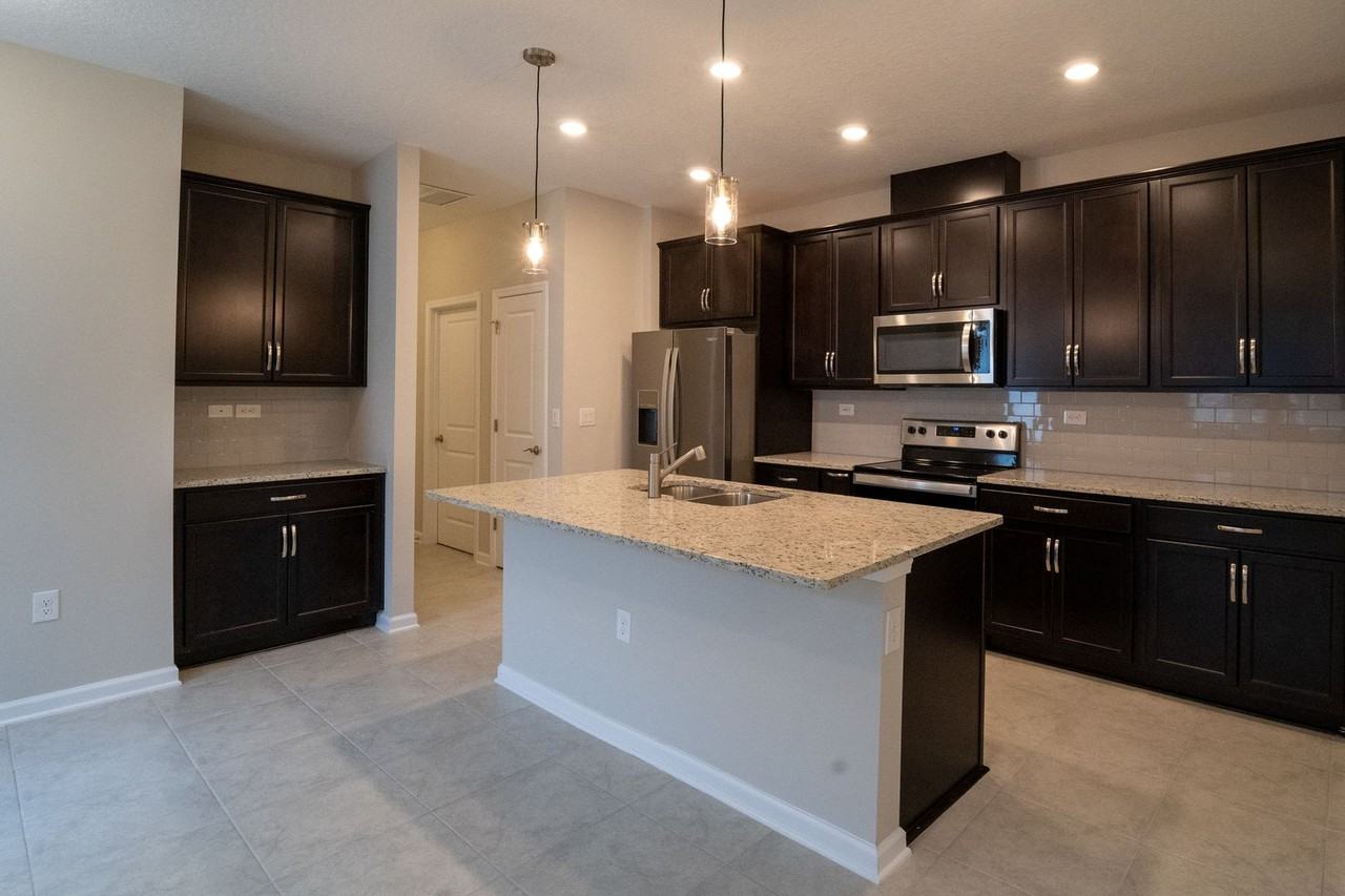 298 Modesto Dr - Photo 5 of 28