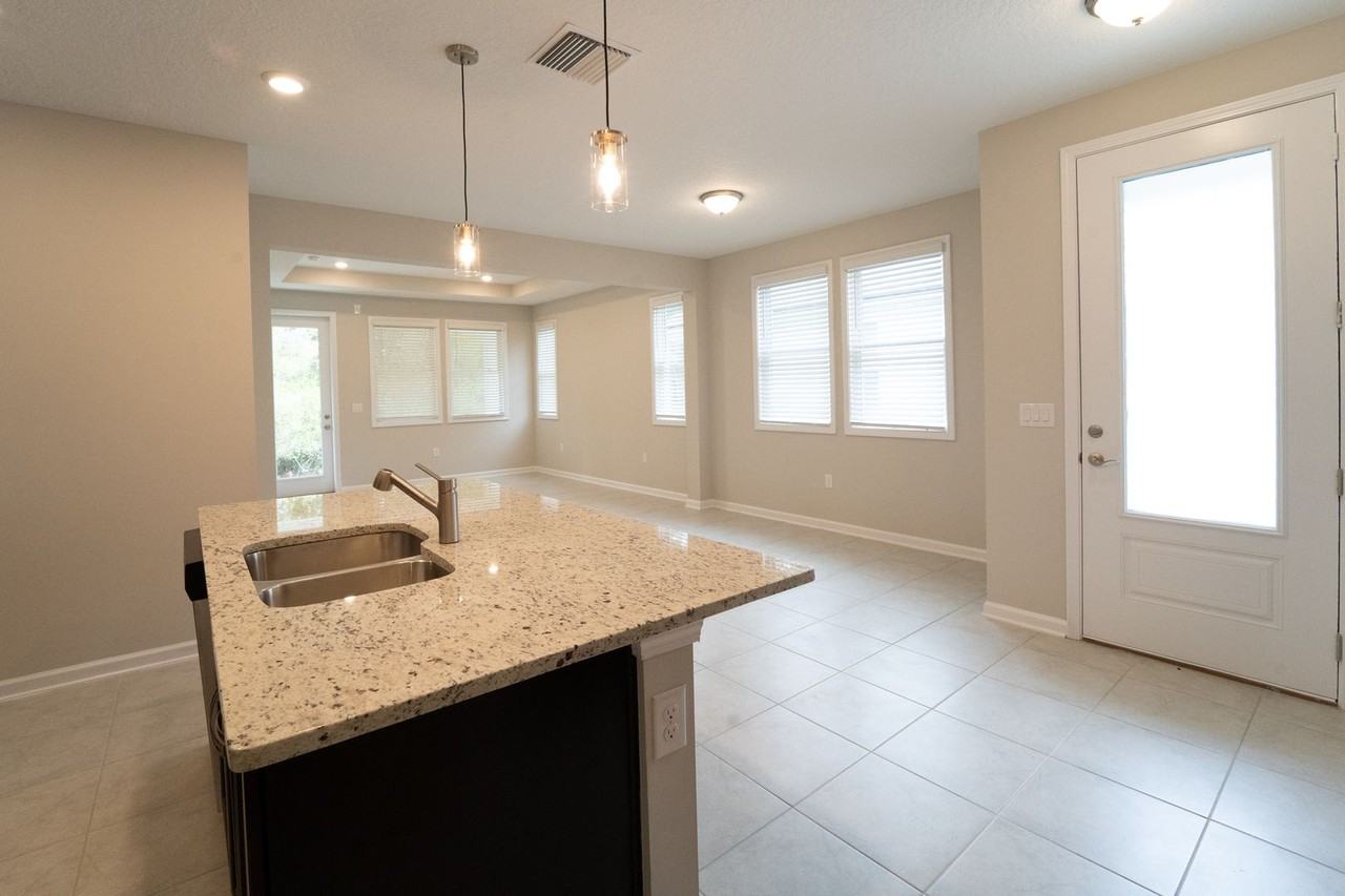 298 Modesto Dr - Photo 7 of 28