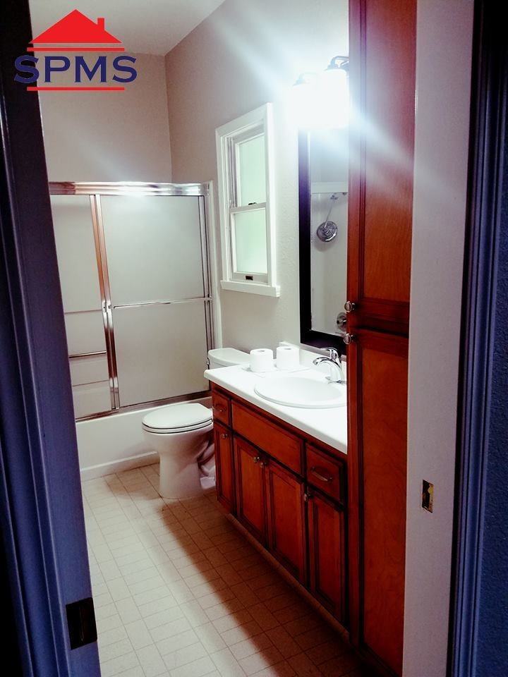 2330 I St - Photo 4 of 15